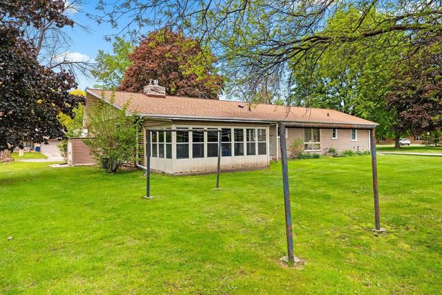 242 N CLINTON AVENUE, Clintonville, WI 54929