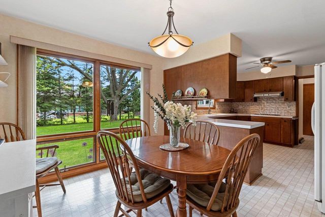 242 N CLINTON AVENUE, Clintonville, WI 54929