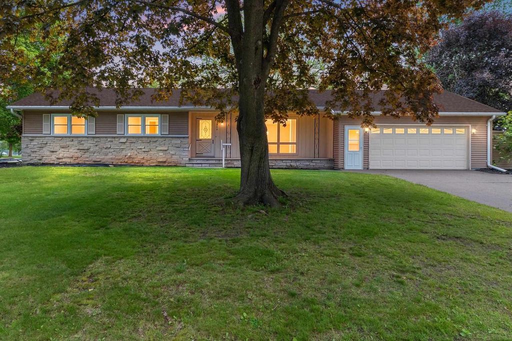 242 N CLINTON AVENUE, Clintonville, WI 54929