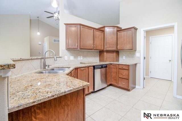 7609 Kentwell Lane, Lincoln, NE 68516