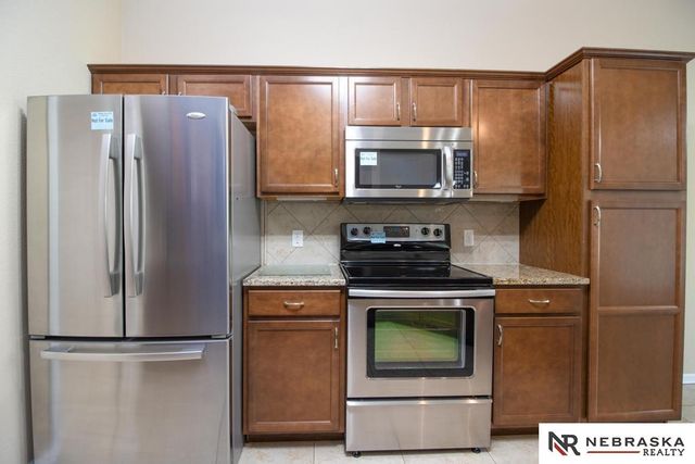 7609 Kentwell Lane, Lincoln, NE 68516