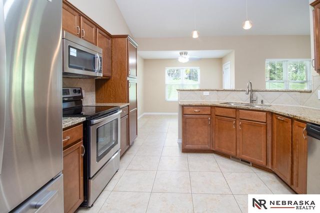 7609 Kentwell Lane, Lincoln, NE 68516