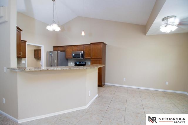 7609 Kentwell Lane, Lincoln, NE 68516