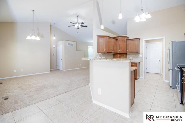 7609 Kentwell Lane, Lincoln, NE 68516