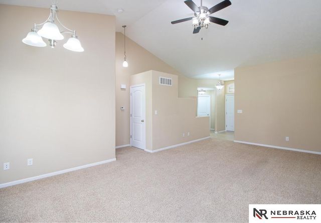7609 Kentwell Lane, Lincoln, NE 68516