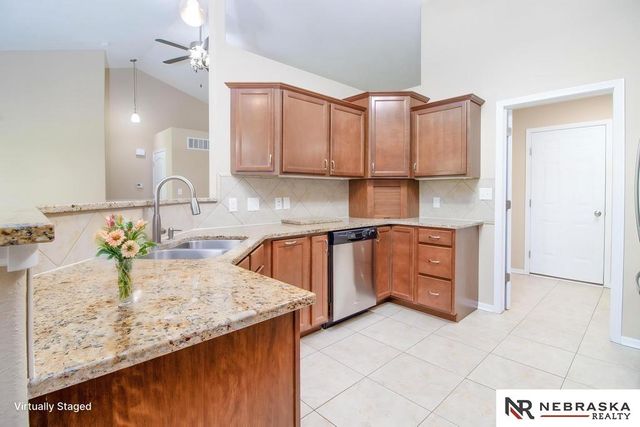 7609 Kentwell Lane, Lincoln, NE 68516