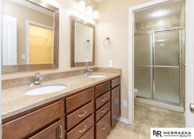 7609 Kentwell Lane, Lincoln, NE 68516