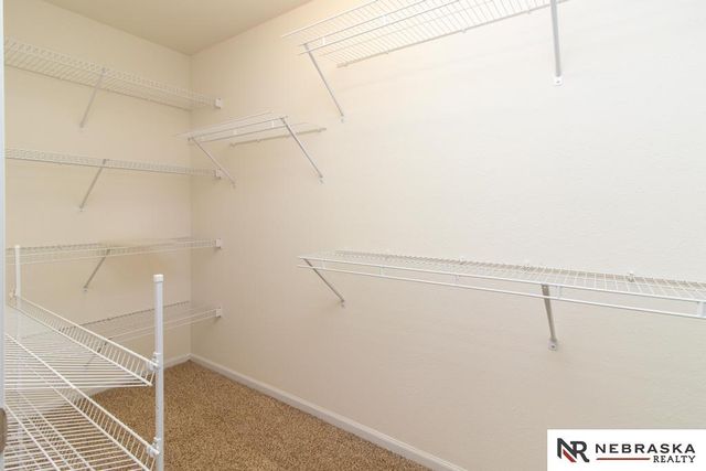 7609 Kentwell Lane, Lincoln, NE 68516