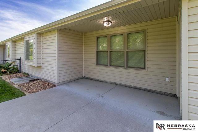 7609 Kentwell Lane, Lincoln, NE 68516