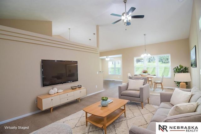7609 Kentwell Lane, Lincoln, NE 68516