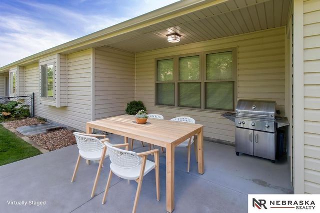 7609 Kentwell Lane, Lincoln, NE 68516
