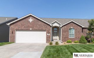 7609 Kentwell Lane, Lincoln, NE 68516