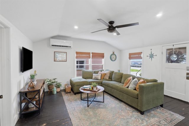 6317 Avenue R, Galveston, TX 77551