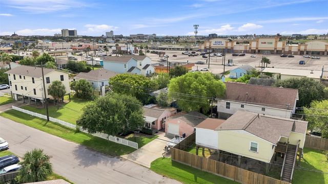 6317 Avenue R, Galveston, TX 77551