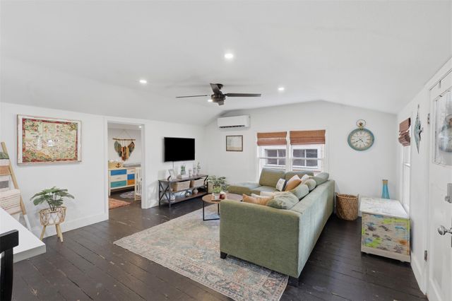 6317 Avenue R, Galveston, TX 77551