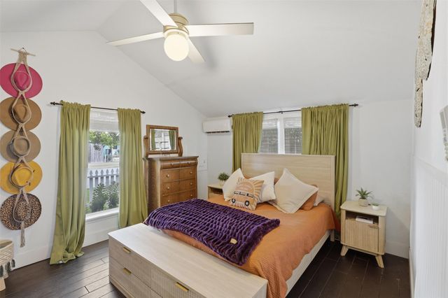 6317 Avenue R, Galveston, TX 77551