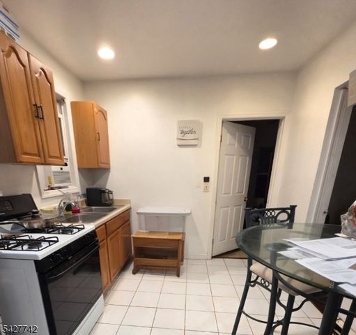 93 Raymond Ave, Plainfield City, NJ 07062