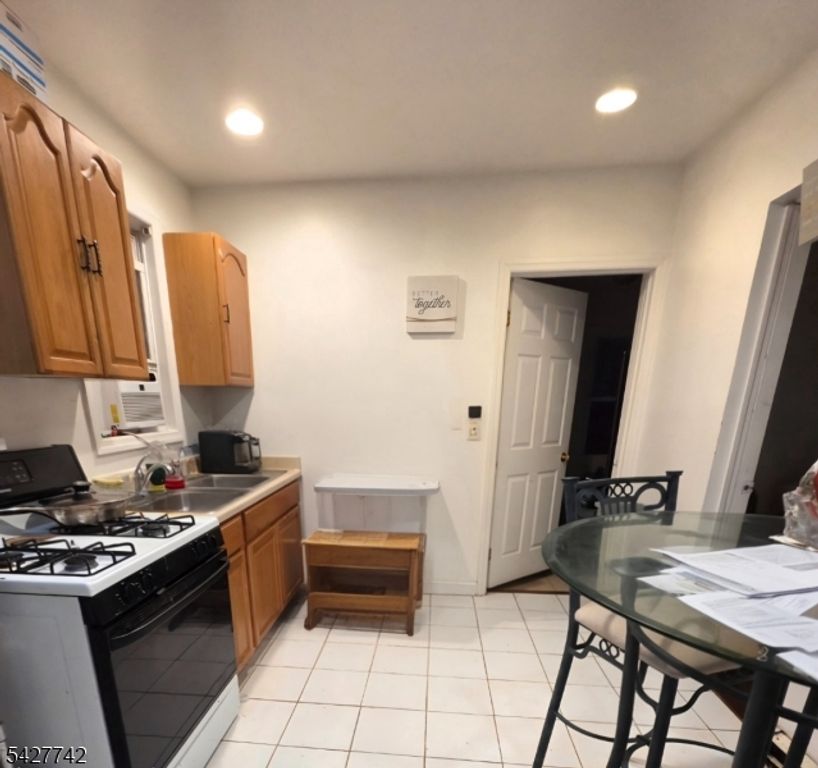 93 Raymond Ave, Plainfield City, NJ 07062 — photo 2