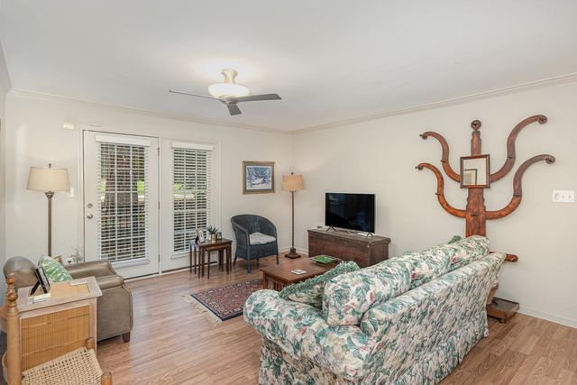 2216 Myron Drive 102, Raleigh, NC 27607