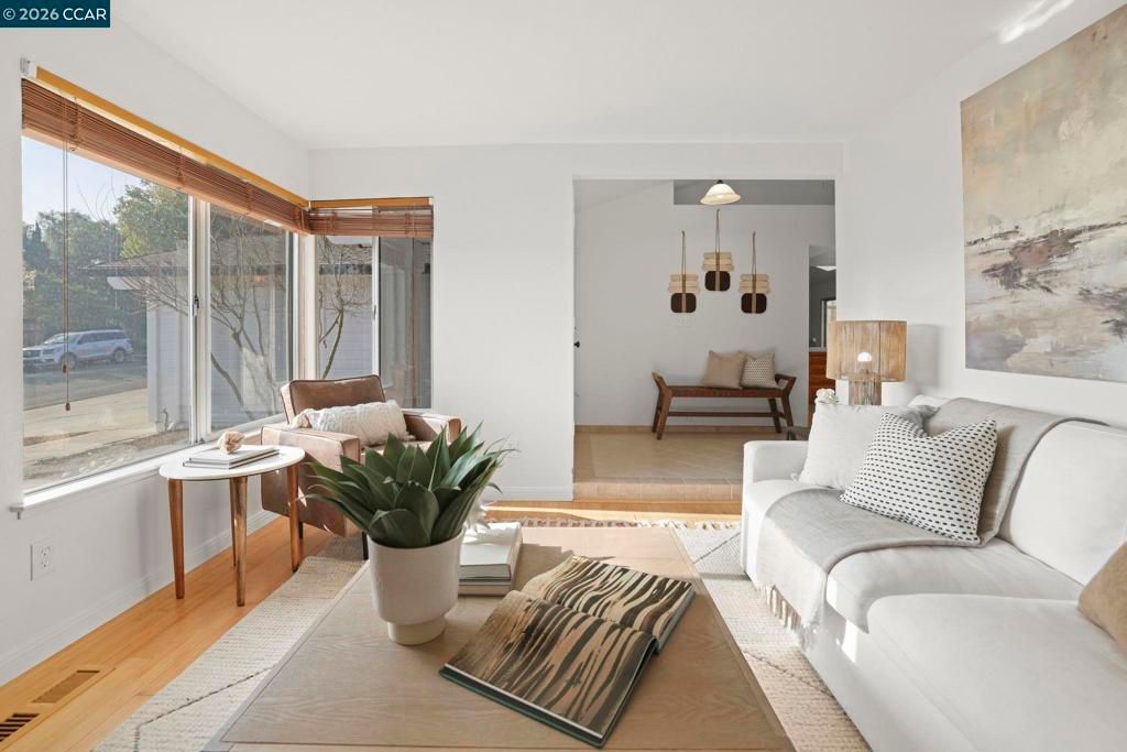 Image 5 of property listing at 5100 Ramsgate Ct, Fairfield, CA 94534