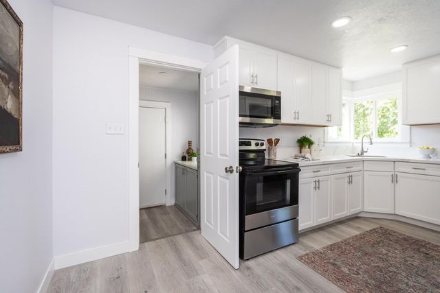 6118 Filbert Ave, Orangevale, CA 95662