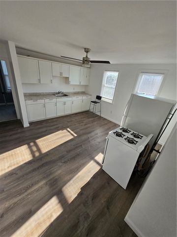 6 Winthrop Street 3, Cranston, RI 02910