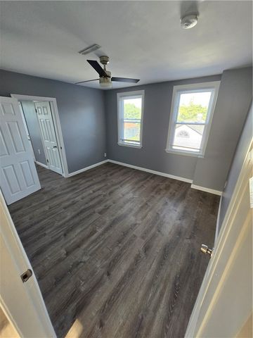 6 Winthrop Street 3, Cranston, RI 02910