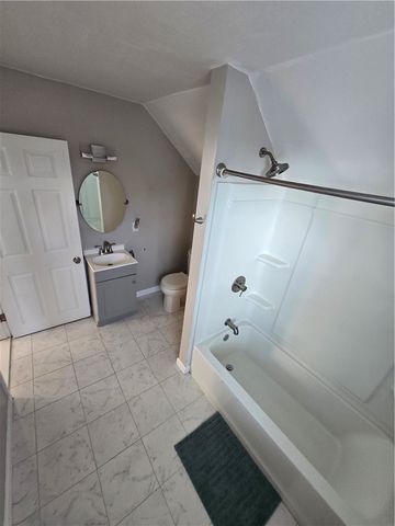 6 Winthrop Street 3, Cranston, RI 02910