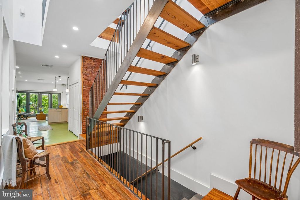 1323 N 4TH ST, Philadelphia, PA 19122 — photo 2