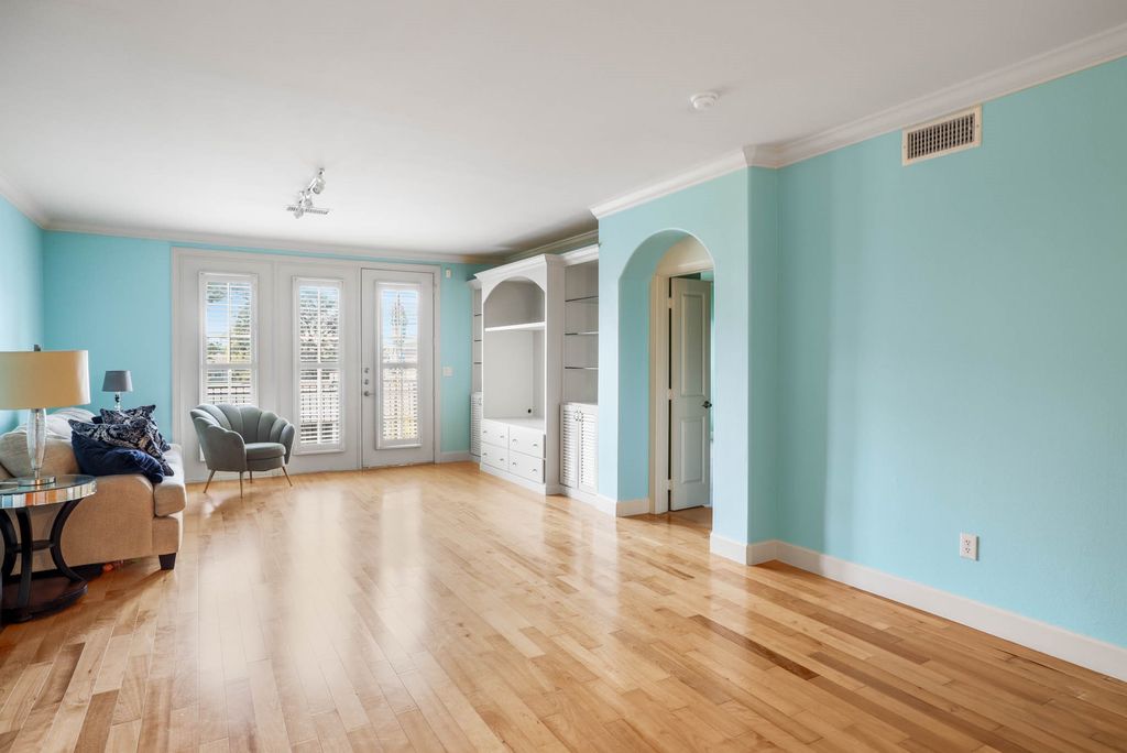 3818 Holland Avenue 304, Dallas, TX 75219