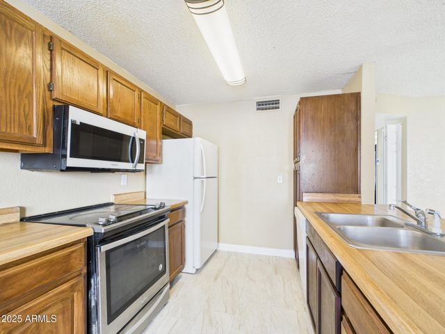 5236 W Peoria Avenue Apt 140, Glendale, AZ 85302