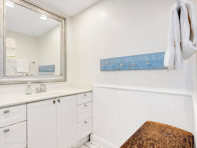 254 Coe Road, Clarendon Hills, IL 60514