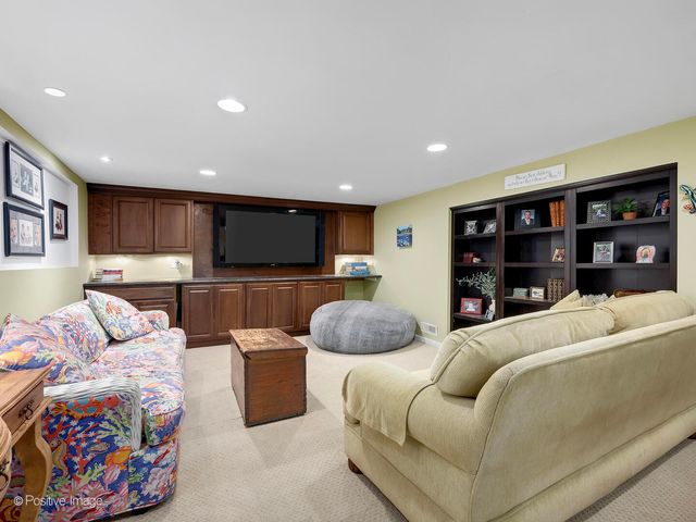 254 Coe Road, Clarendon Hills, IL 60514