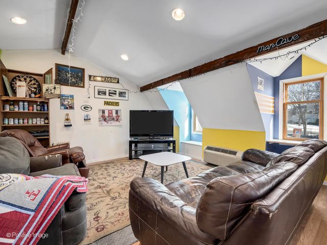 254 Coe Road, Clarendon Hills, IL 60514