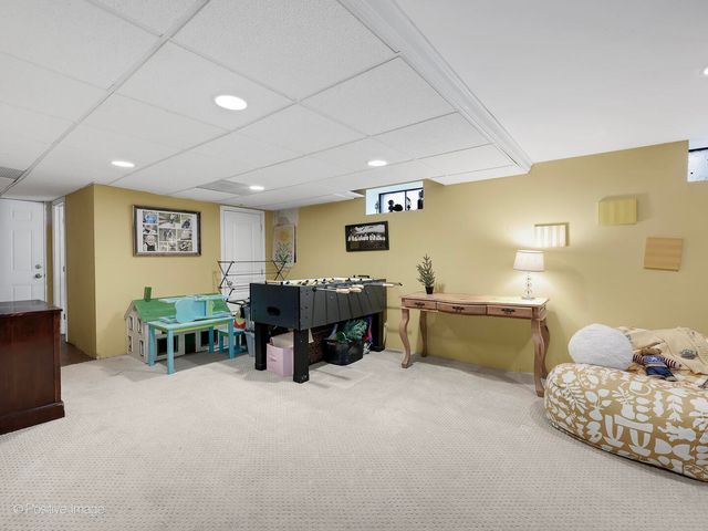 254 Coe Road, Clarendon Hills, IL 60514