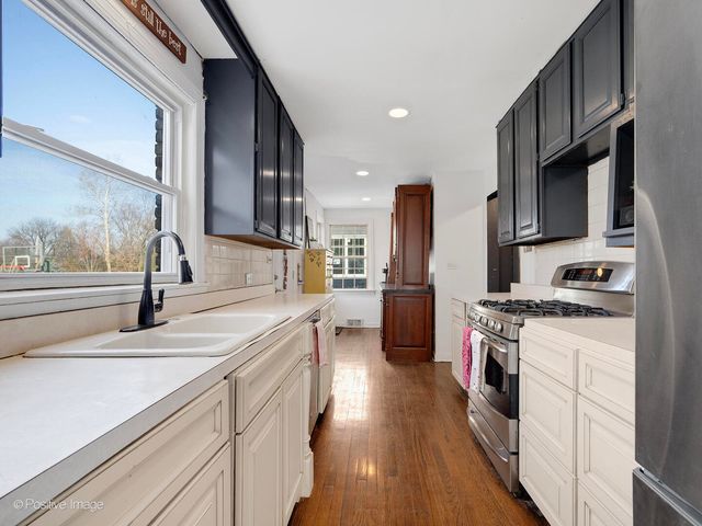 254 Coe Road, Clarendon Hills, IL 60514