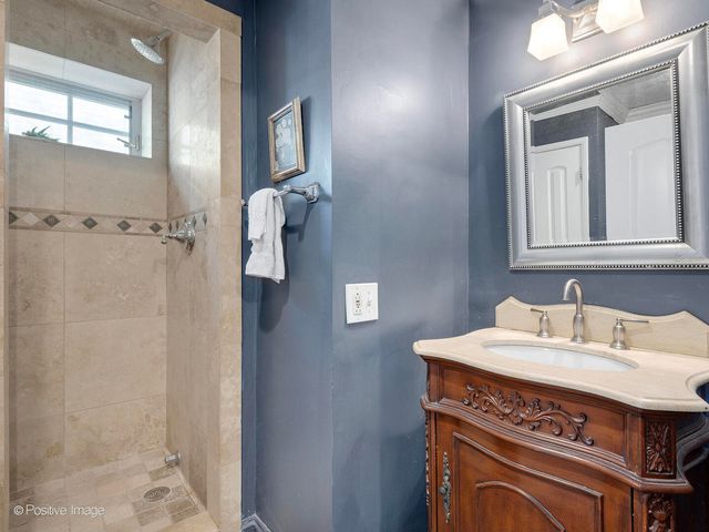 254 Coe Road, Clarendon Hills, IL 60514