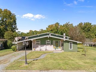 2323 Pineview Drive, Burlington, NC 27215