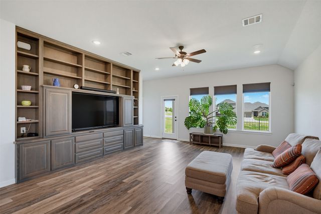 5329 Waterview Court, Haltom City, TX 76137