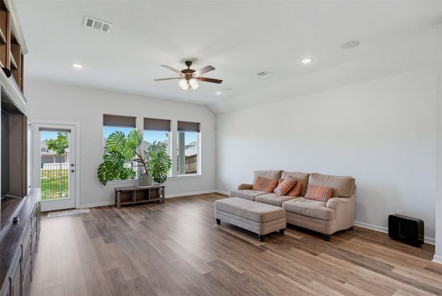 5329 Waterview Court, Haltom City, TX 76137