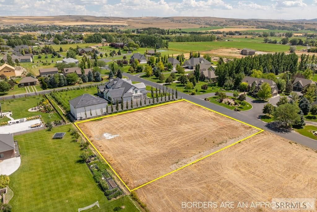 Image 11 of property listing at 4647 E Majestic View Drive, Ammon, ID 83406
