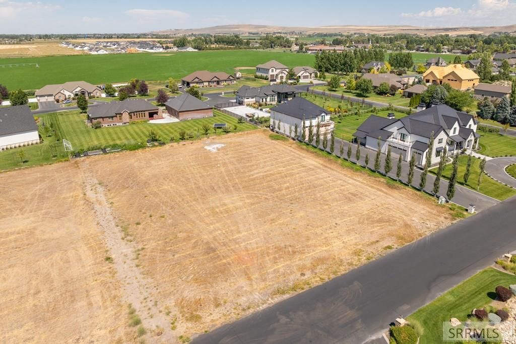 Image 12 of property listing at 4647 E Majestic View Drive, Ammon, ID 83406