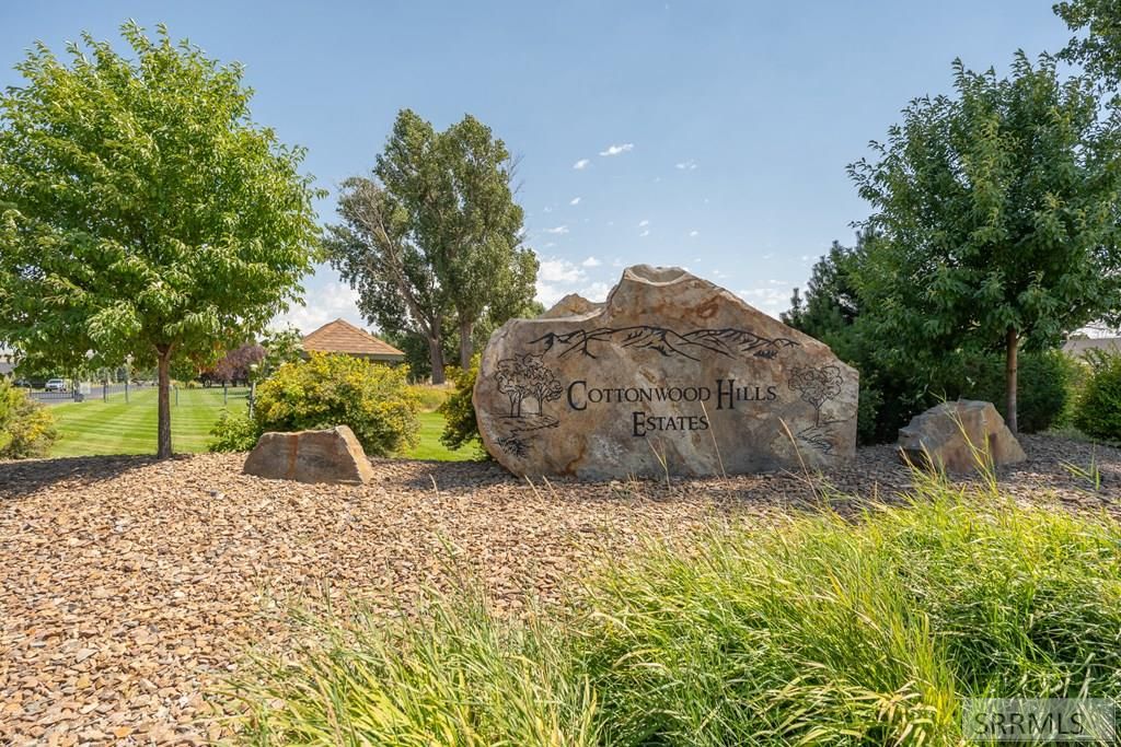 Image 2 of property listing at 4647 E Majestic View Drive, Ammon, ID 83406