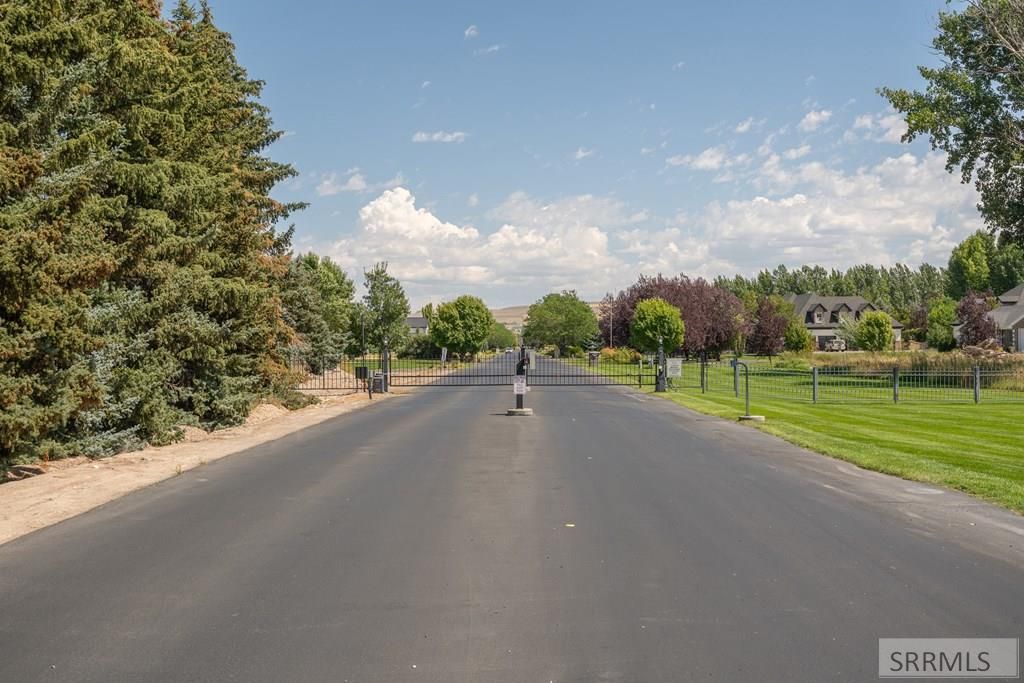 Image 3 of property listing at 4647 E Majestic View Drive, Ammon, ID 83406