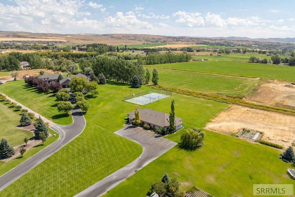 Image 4 of property listing at 4647 E Majestic View Drive, Ammon, ID 83406