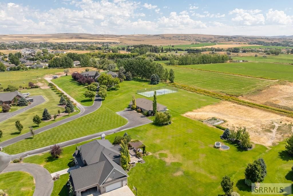 Image 5 of property listing at 4647 E Majestic View Drive, Ammon, ID 83406