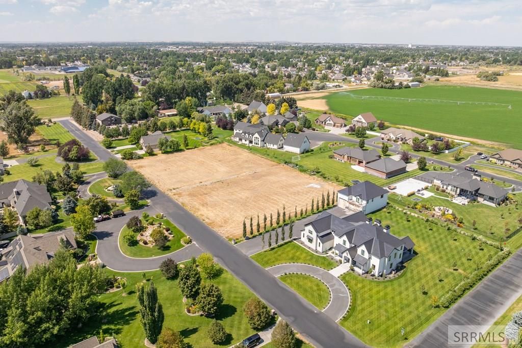 Image 6 of property listing at 4647 E Majestic View Drive, Ammon, ID 83406