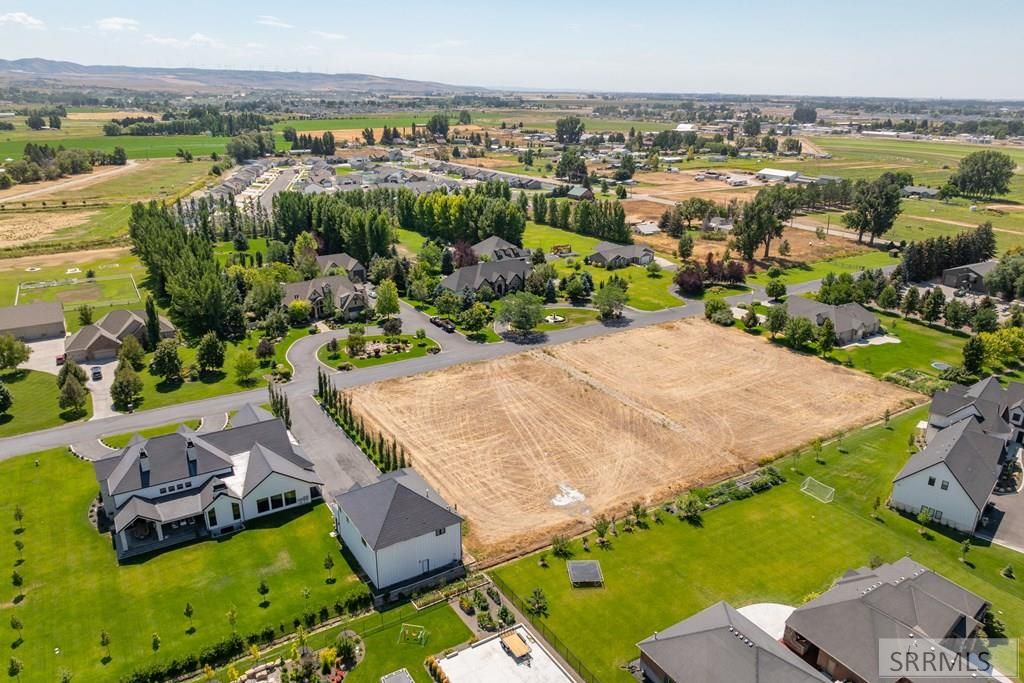 Image 8 of property listing at 4647 E Majestic View Drive, Ammon, ID 83406