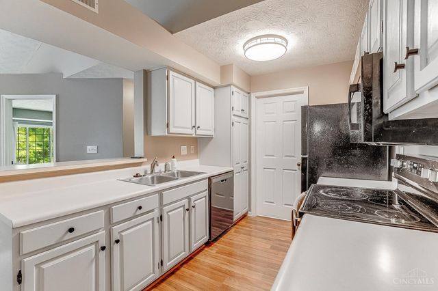9821 Regatta Drive, Cincinnati, OH 45252