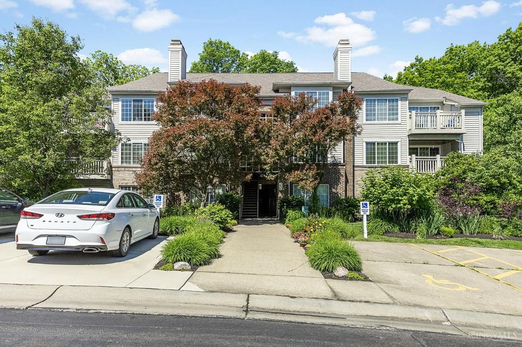 9821 Regatta Drive, Cincinnati, OH 45252